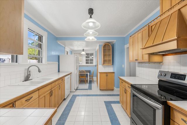 57 S TROWELL AVENUE, Umatilla, FL 32784