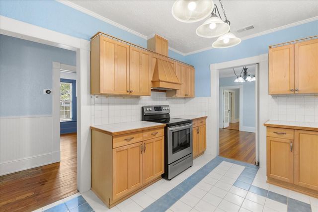 57 S TROWELL AVENUE, Umatilla, FL 32784