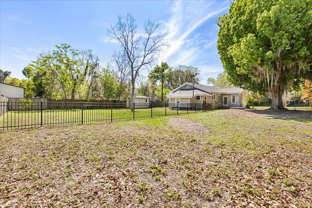 57 S TROWELL AVENUE, Umatilla, FL 32784