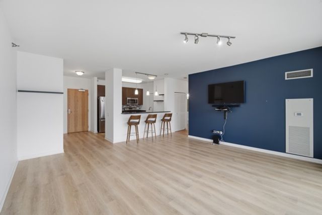 757 N Orleans Street 1012, Chicago, IL 60654