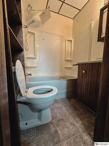 225 N 32nd Street, Lincoln, NE 68503