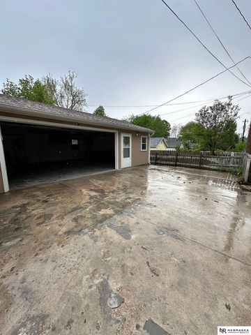 225 N 32nd Street, Lincoln, NE 68503