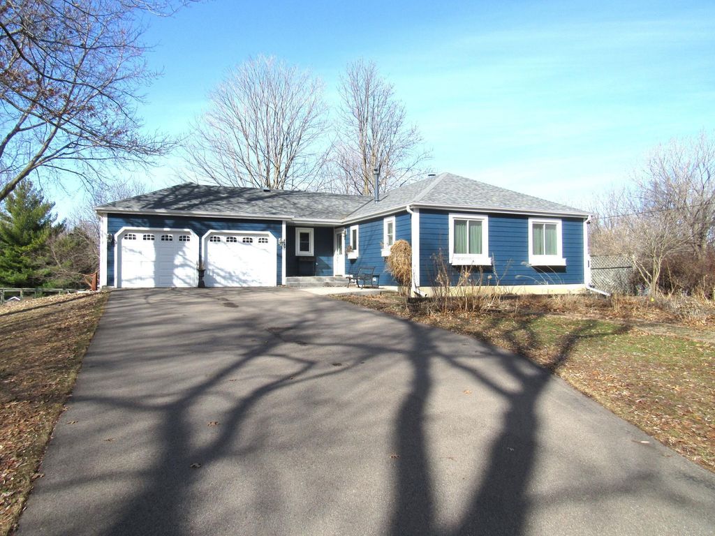 6680 Nez Perce Drive, Chanhassen, MN 55317