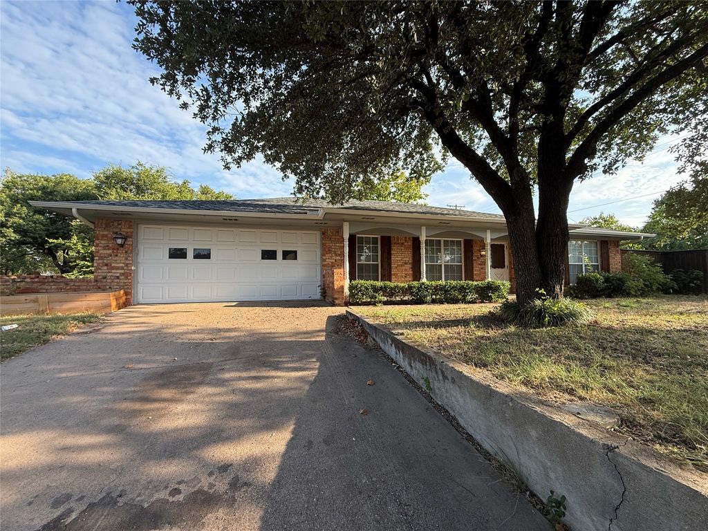 504 Rolling Hills Drive, Midlothian, TX 76065