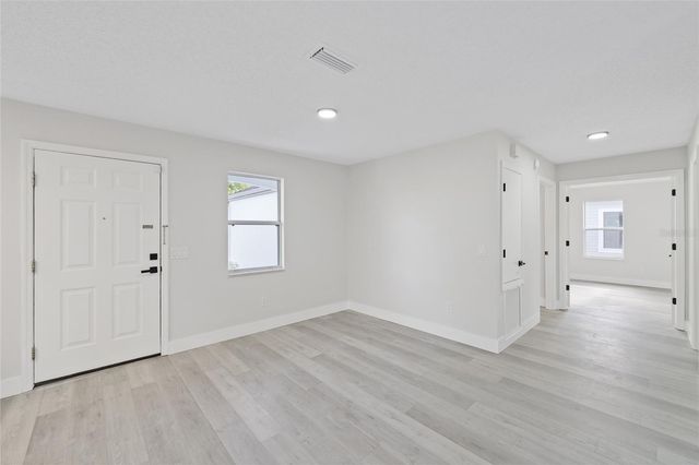 843 BOLIVAR STREET, Lady Lake, FL 32159