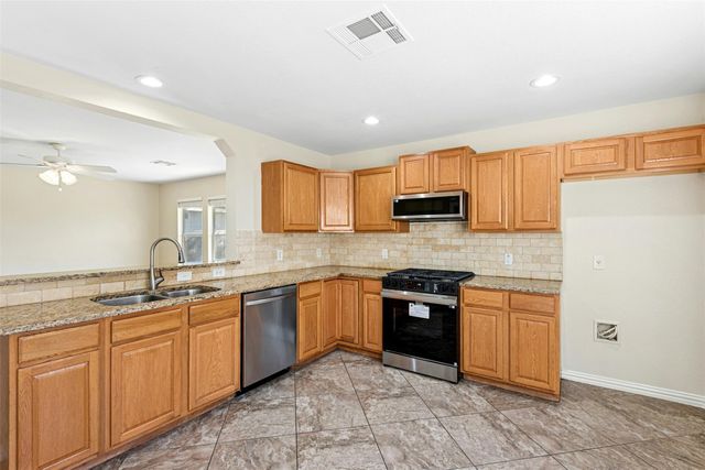 17913 Honey Locust LN, Elgin, TX 78621