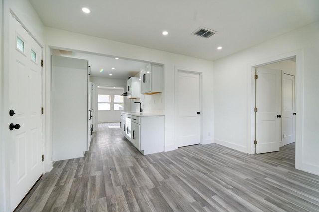 5236 N 56th STREET, Milwaukee, WI 53218