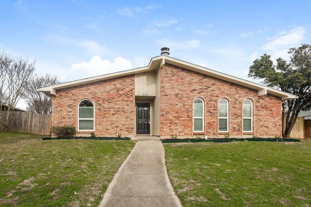 625 Nora Lane, Desoto, TX 75115