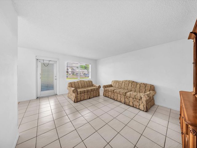 43 Windsor C, West Palm Beach, FL 33417