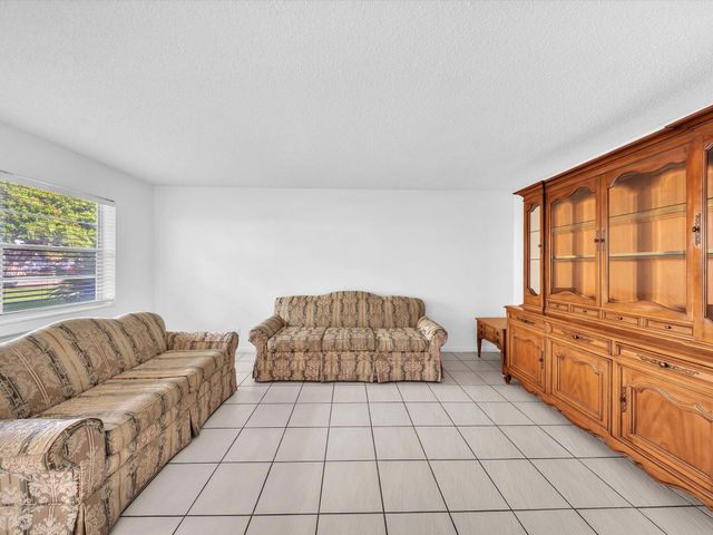 43 Windsor C, West Palm Beach, FL 33417