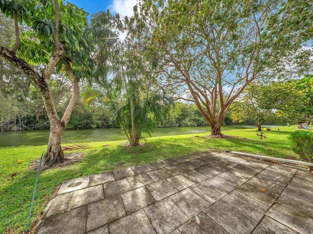 43 Windsor C, West Palm Beach, FL 33417