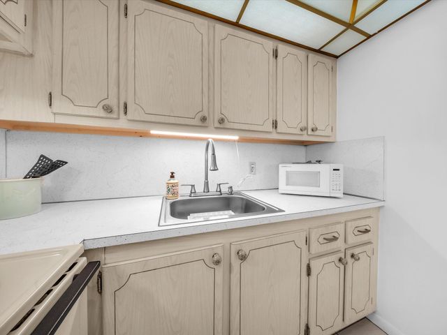 43 Windsor C, West Palm Beach, FL 33417