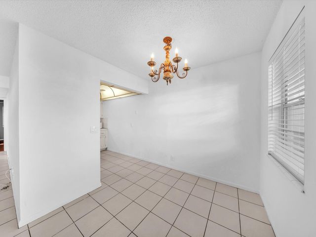 43 Windsor C, West Palm Beach, FL 33417