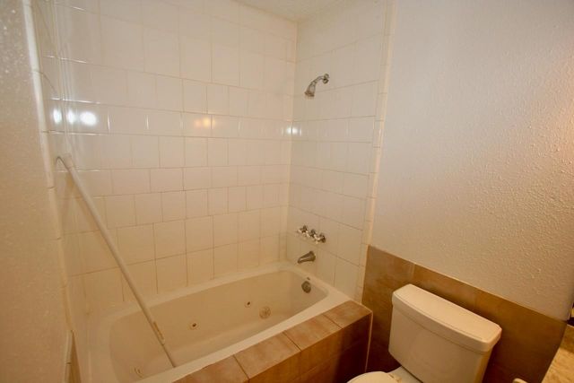 17331 Red Oak Drive B22, Houston, TX 77090