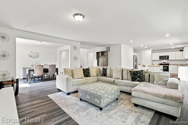 2360 Scenic Hollow Drive, Grand Blanc, MI 48439