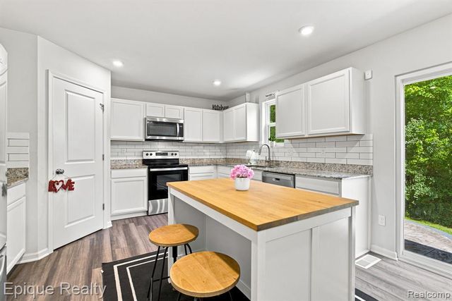 2360 Scenic Hollow Drive, Grand Blanc, MI 48439