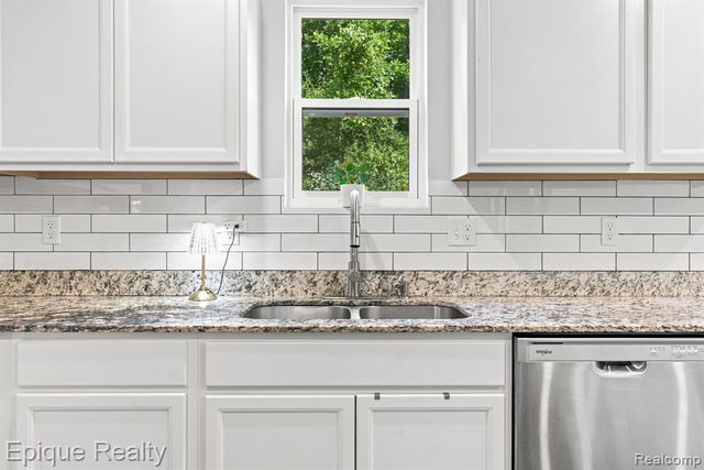 2360 Scenic Hollow Drive, Grand Blanc, MI 48439