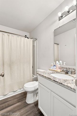 2360 Scenic Hollow Drive, Grand Blanc, MI 48439