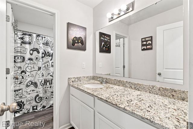 2360 Scenic Hollow Drive, Grand Blanc, MI 48439