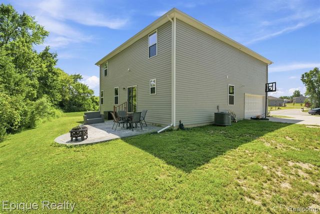 2360 Scenic Hollow Drive, Grand Blanc, MI 48439