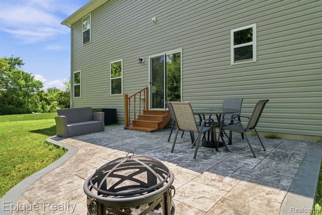 2360 Scenic Hollow Drive, Grand Blanc, MI 48439