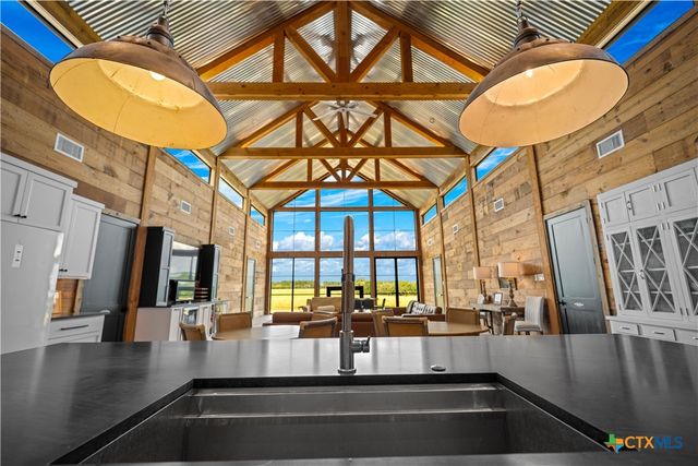 2094 Zimmerscheidt, Columbus, TX 78950