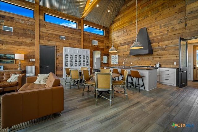 2094 Zimmerscheidt, Columbus, TX 78950