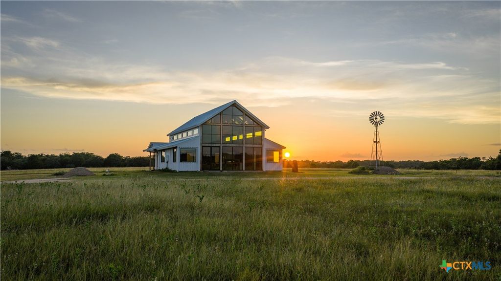 2094 Zimmerscheidt, Columbus, TX 78950