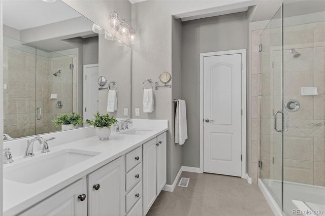 7153 S Versailles Way, Aurora, CO 80016