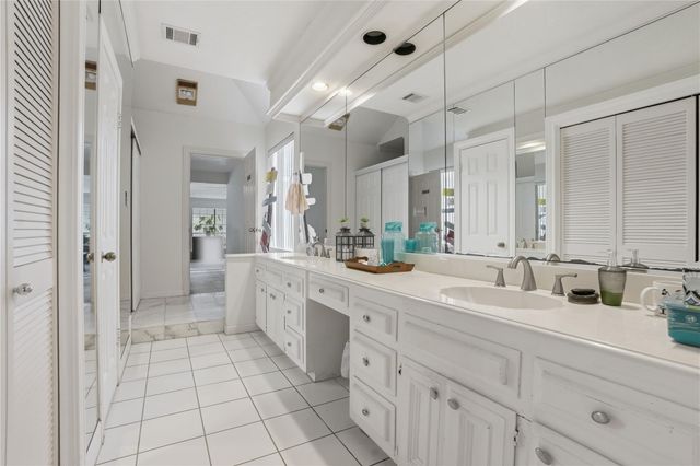 13700 Lakewood Forest Drive, Houston, TX 77070