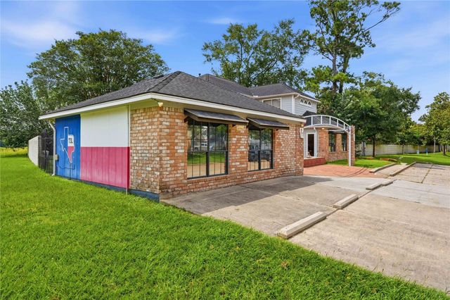 13700 Lakewood Forest Drive, Houston, TX 77070