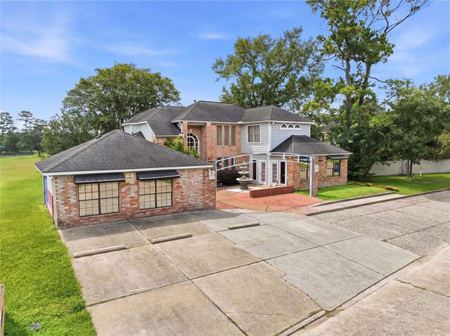 13700 Lakewood Forest Drive, Houston, TX 77070