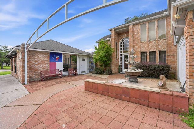 13700 Lakewood Forest Drive, Houston, TX 77070