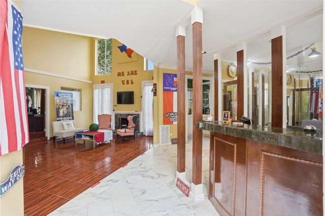 13700 Lakewood Forest Drive, Houston, TX 77070