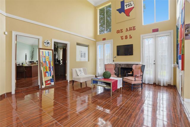 13700 Lakewood Forest Drive, Houston, TX 77070