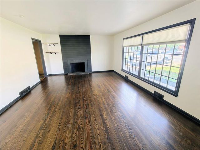 7108 N Broadway Street, Gladstone, MO 64118