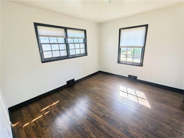 7108 N Broadway Street, Gladstone, MO 64118