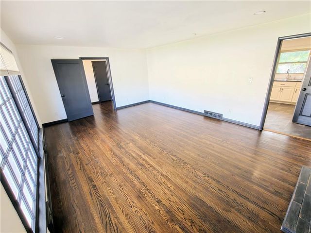 7108 N Broadway Street, Gladstone, MO 64118