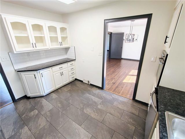 7108 N Broadway Street, Gladstone, MO 64118