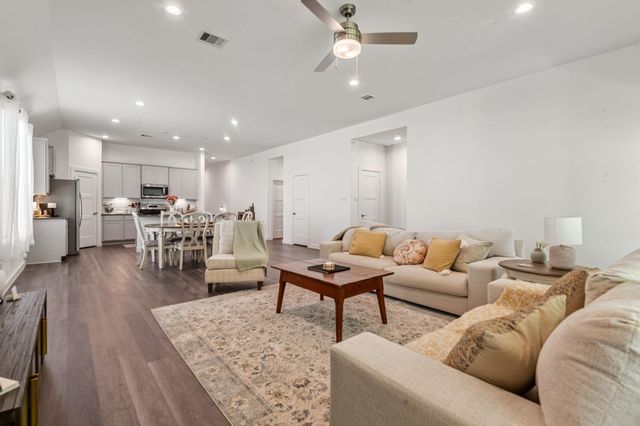 560 Newcomb Hollow Drive, Conroe, TX 77304