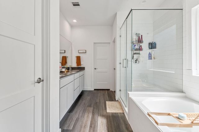 560 Newcomb Hollow Drive, Conroe, TX 77304