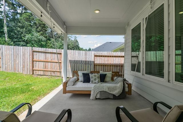 560 Newcomb Hollow Drive, Conroe, TX 77304