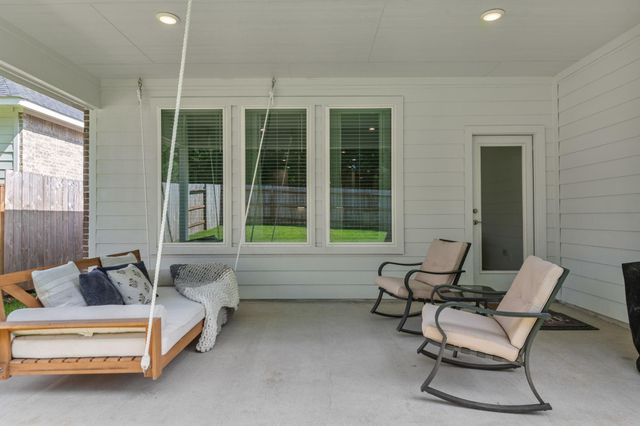 560 Newcomb Hollow Drive, Conroe, TX 77304