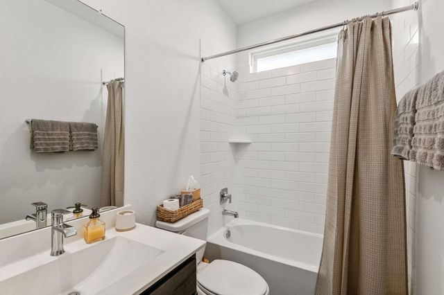 560 Newcomb Hollow Drive, Conroe, TX 77304