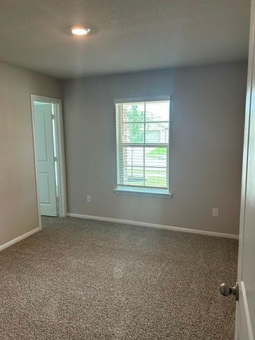333 Lubbock Drive, Azle, TX 76020