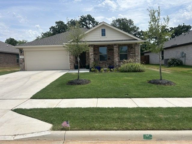 333 Lubbock Drive, Azle, TX 76020