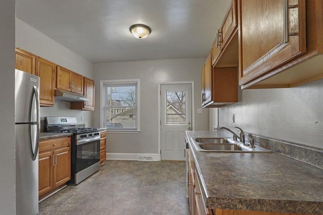 6609 24th AVENUE, Kenosha, WI 53143