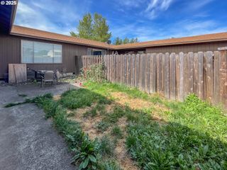 1927 GREEN Ave, Roseburg, OR 97471