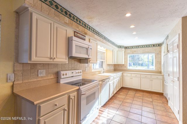 102 LAKE Avenue, Crescent City, FL 32112