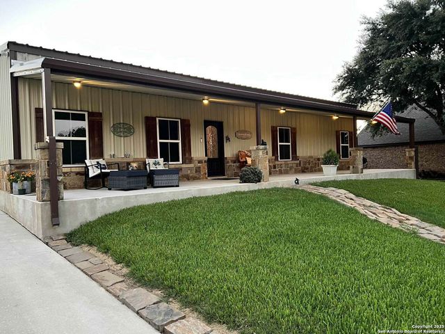 418 TAILWIND DR, Seguin, TX 78155